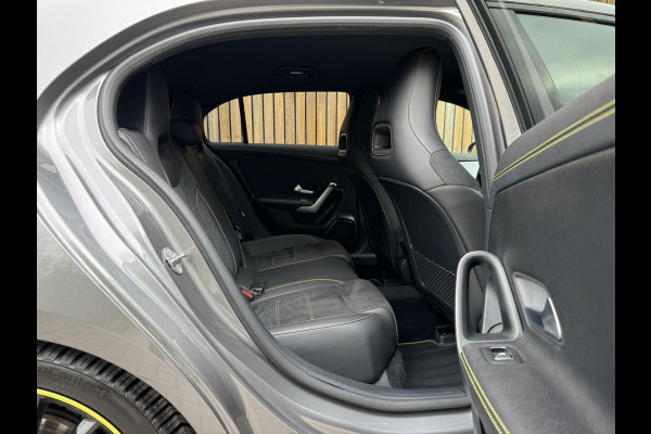 Mercedes-Benz A-Klasse 200 AMG Edition 1 Automaat | Sfeerverlichting | Widescreen navigatiesysteem | Stoelverwarming | Parkeersensoren voor en achter |