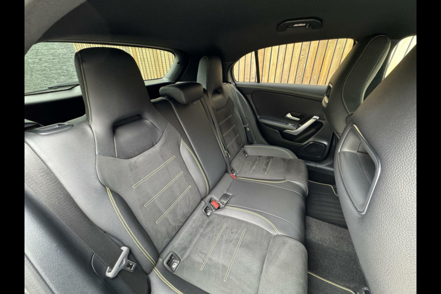 Mercedes-Benz A-Klasse 200 AMG Edition 1 Automaat | Sfeerverlichting | Widescreen navigatiesysteem | Stoelverwarming | Parkeersensoren voor en achter |