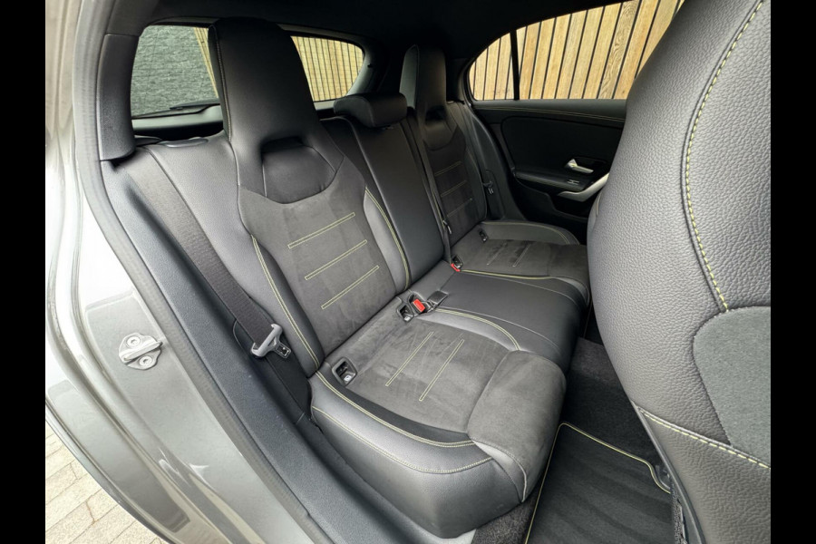 Mercedes-Benz A-Klasse 200 AMG Edition 1 Automaat | Sfeerverlichting | Widescreen navigatiesysteem | Stoelverwarming | Parkeersensoren voor en achter |