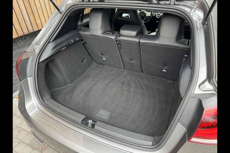Mercedes-Benz A-Klasse 200 AMG Edition 1 Automaat | Sfeerverlichting | Widescreen navigatiesysteem | Stoelverwarming | Parkeersensoren voor en achter |