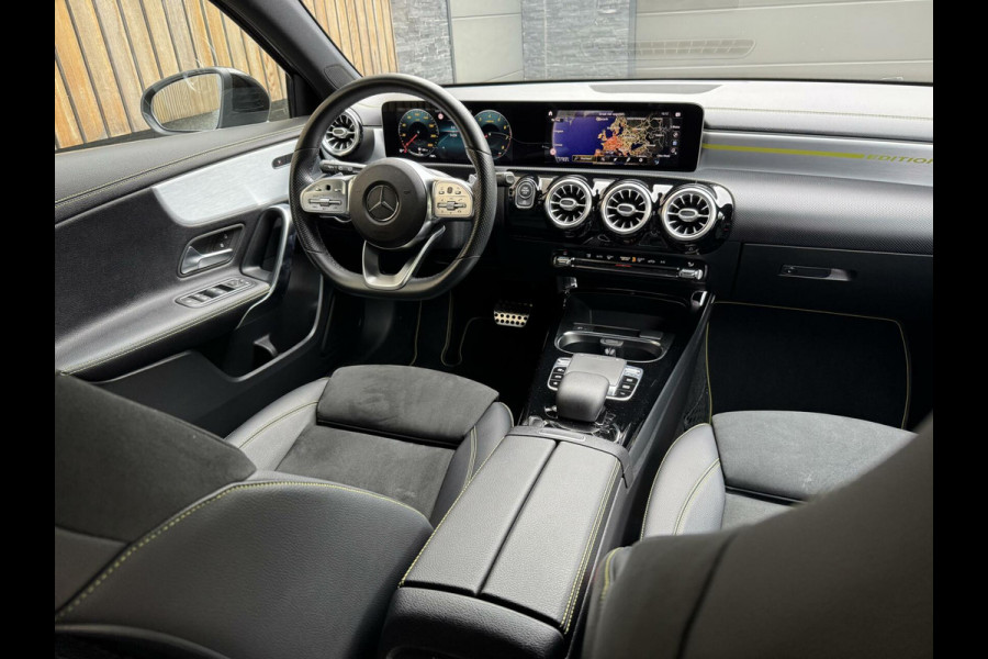 Mercedes-Benz A-Klasse 200 AMG Edition 1 Automaat | Sfeerverlichting | Widescreen navigatiesysteem | Stoelverwarming | Parkeersensoren voor en achter |