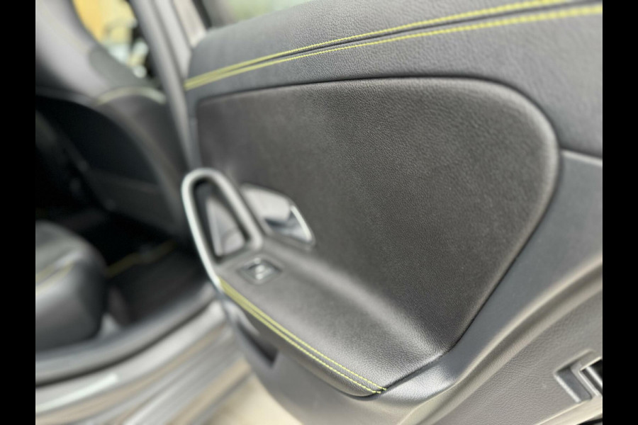 Mercedes-Benz A-Klasse 200 AMG Edition 1 Automaat | Sfeerverlichting | Widescreen navigatiesysteem | Stoelverwarming | Parkeersensoren voor en achter |