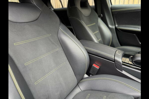 Mercedes-Benz A-Klasse 200 AMG Edition 1 Automaat | Sfeerverlichting | Widescreen navigatiesysteem | Stoelverwarming | Parkeersensoren voor en achter |