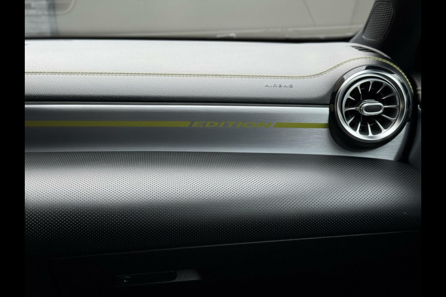 Mercedes-Benz A-Klasse 200 AMG Edition 1 Automaat | Sfeerverlichting | Widescreen navigatiesysteem | Stoelverwarming | Parkeersensoren voor en achter |