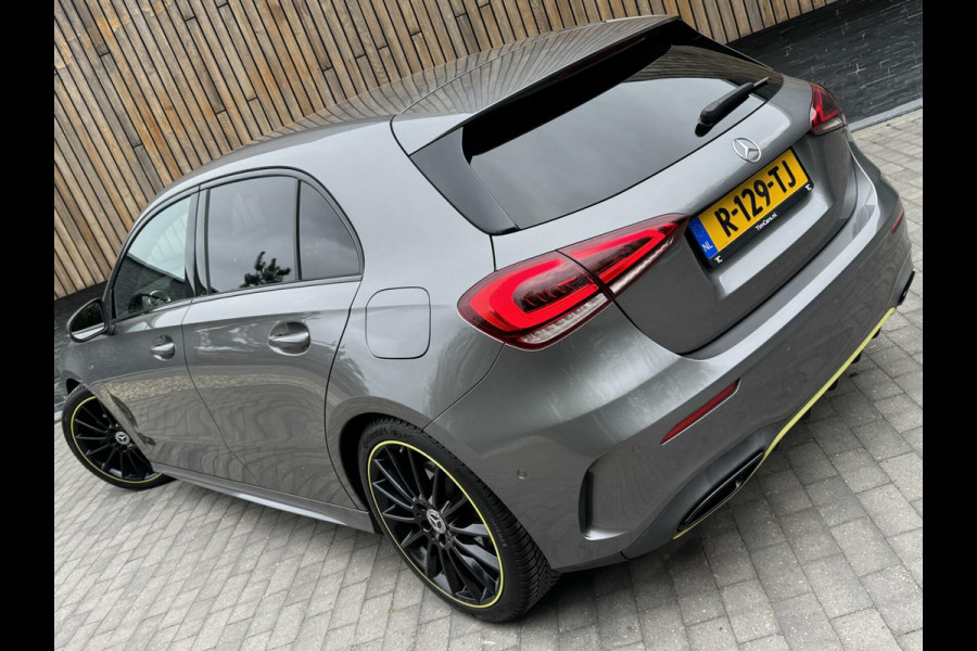Mercedes-Benz A-Klasse 200 AMG Edition 1 Automaat | Sfeerverlichting | Widescreen navigatiesysteem | Stoelverwarming | Parkeersensoren voor en achter |