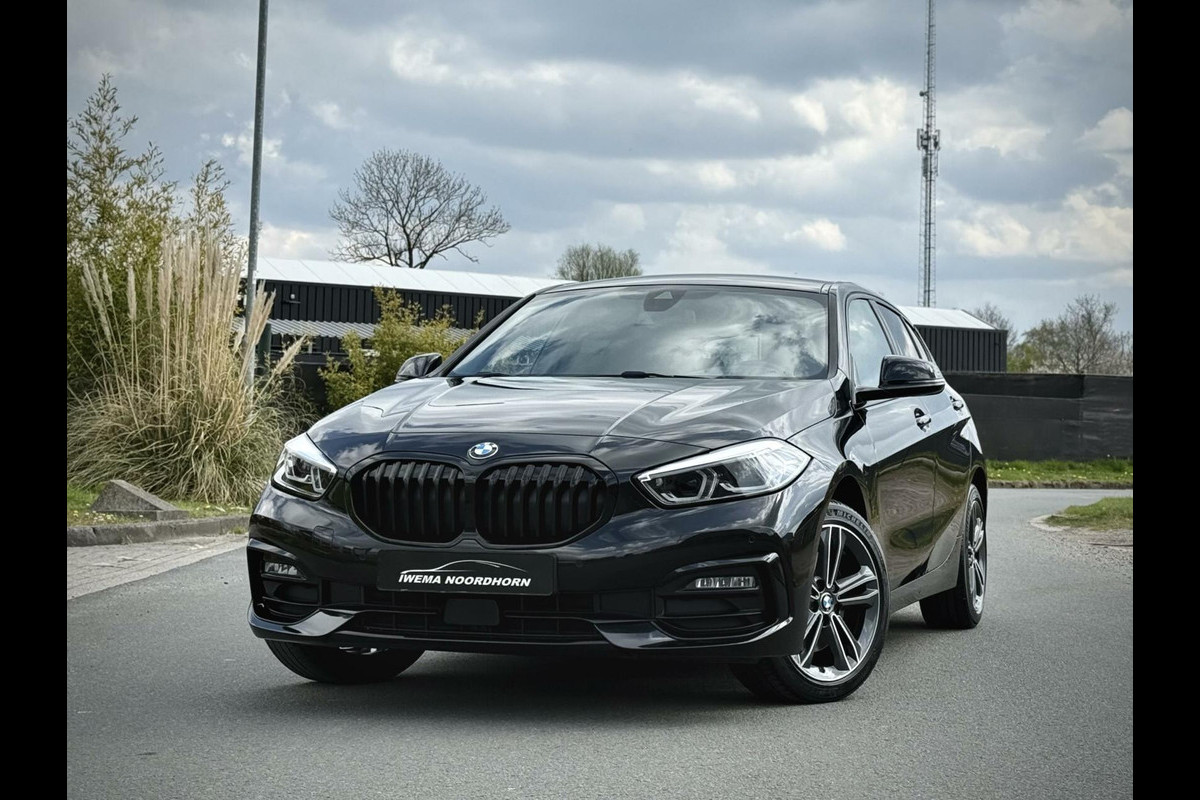 BMW 1-serie 116d High Executive Sport Automaat LED|AppleCarplay|M stuur BMW 1-serie 116d High Executive Sport Automaat LED|AppleCarplay|M stuur