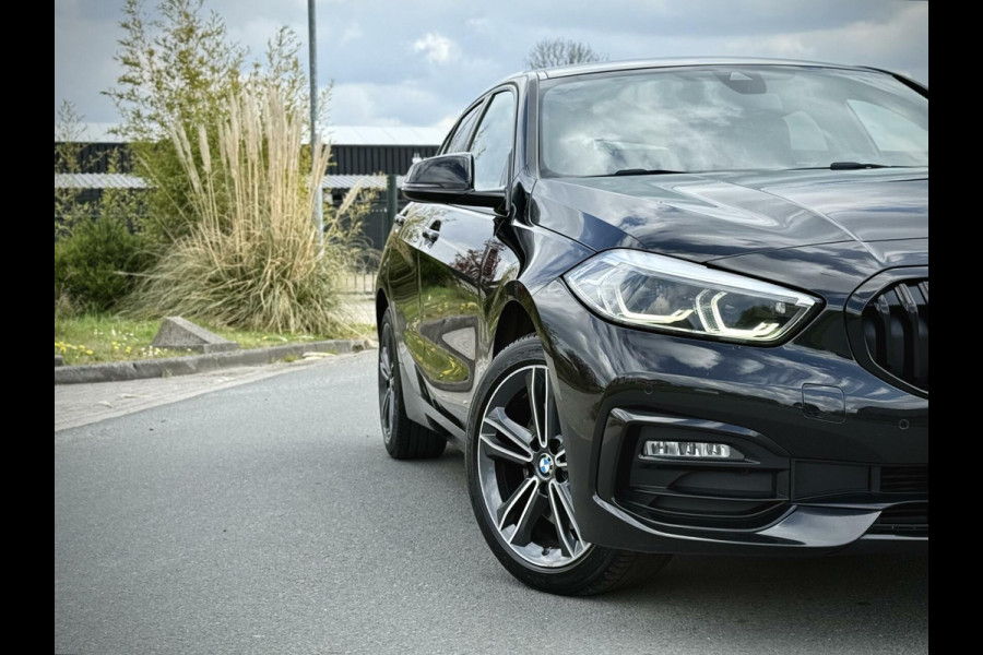 BMW 1-serie 116d High Executive Sport Automaat LED|AppleCarplay|M stuur