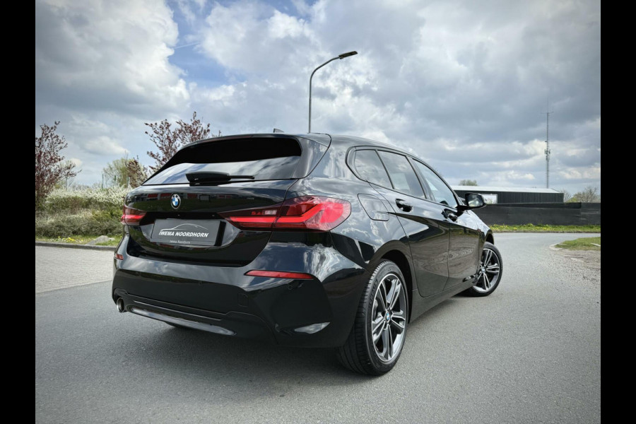 BMW 1-serie 116d High Executive Sport Automaat LED|AppleCarplay|M stuur