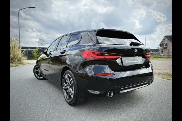 BMW 1-serie 116d High Executive Sport Automaat LED|AppleCarplay|M stuur