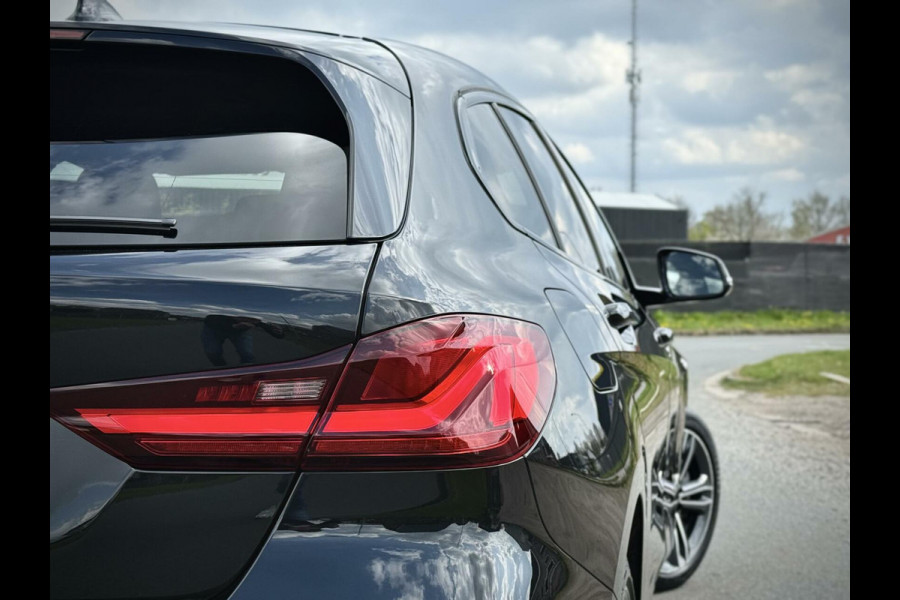 BMW 1-serie 116d High Executive Sport Automaat LED|AppleCarplay|M stuur