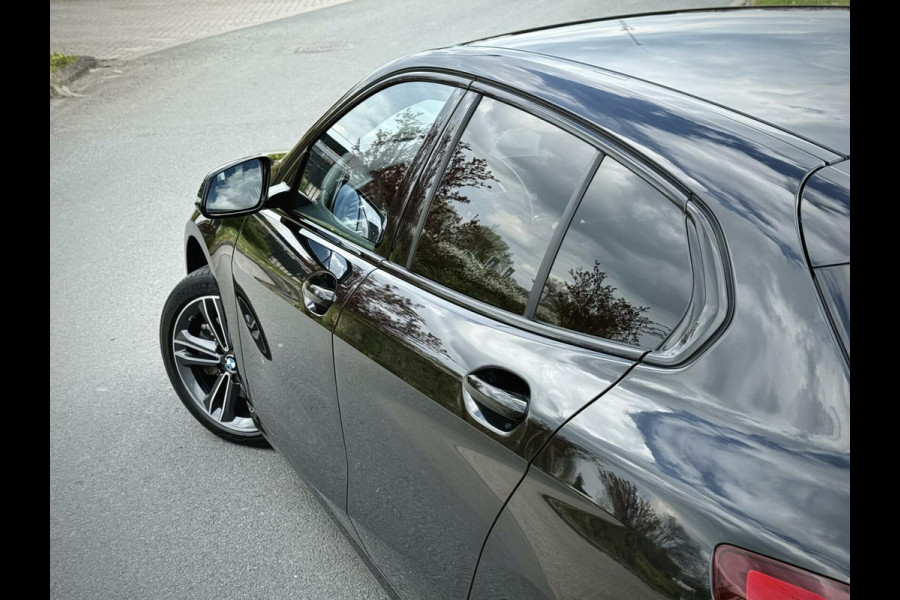 BMW 1-serie 116d High Executive Sport Automaat LED|AppleCarplay|M stuur