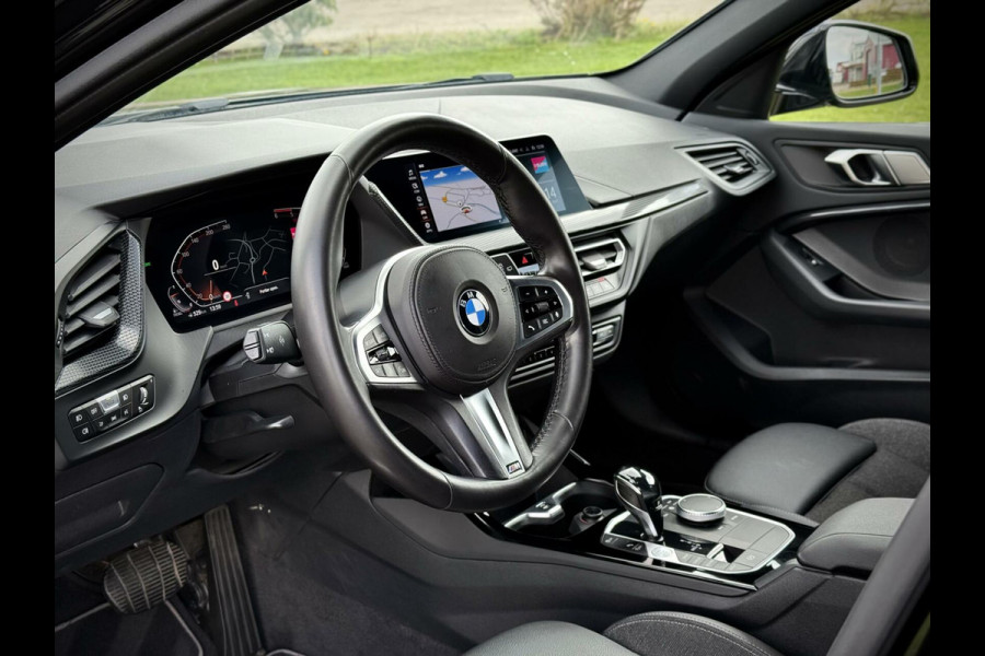 BMW 1-serie 116d High Executive Sport Automaat LED|AppleCarplay|M stuur