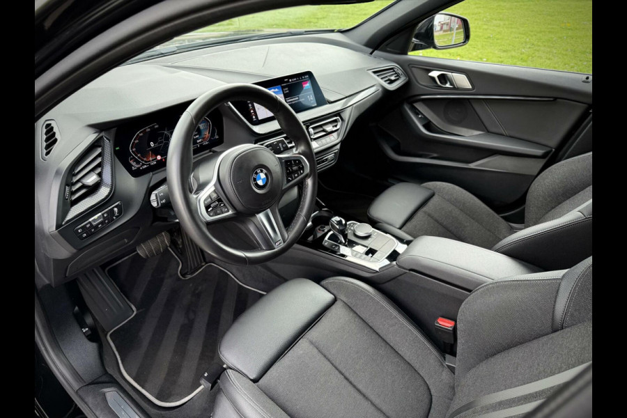 BMW 1-serie 116d High Executive Sport Automaat LED|AppleCarplay|M stuur