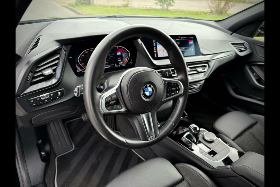 BMW 1-serie 116d High Executive Sport Automaat LED|AppleCarplay|M stuur