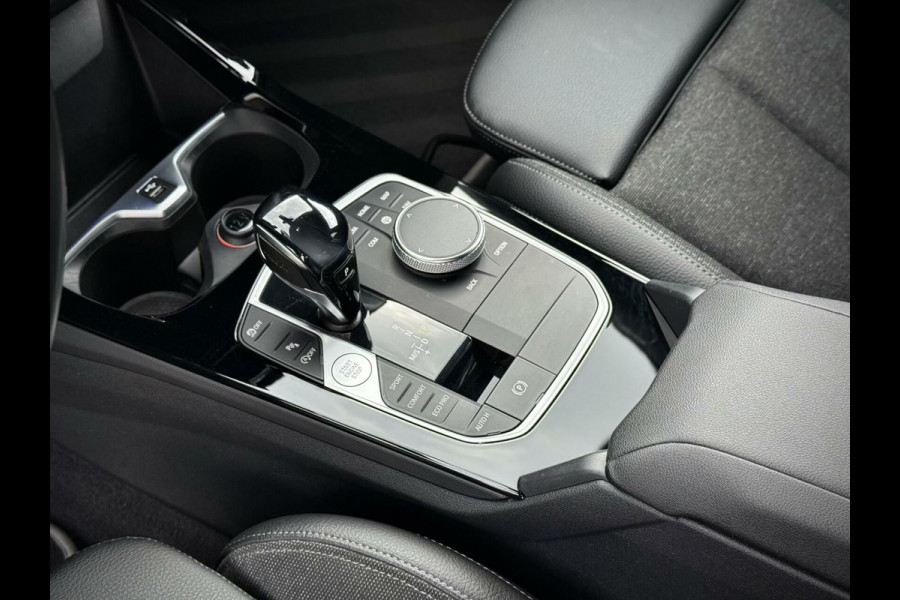 BMW 1-serie 116d High Executive Sport Automaat LED|AppleCarplay|M stuur