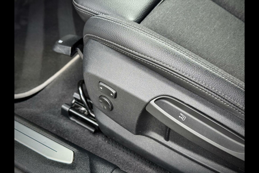 BMW 1-serie 116d High Executive Sport Automaat LED|AppleCarplay|M stuur