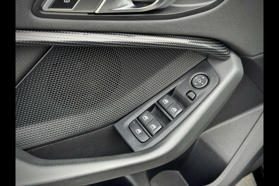 BMW 1-serie 116d High Executive Sport Automaat LED|AppleCarplay|M stuur