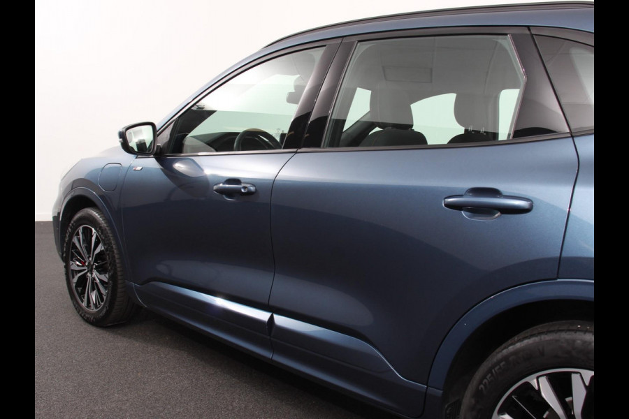Ford Kuga 2.5 PHEV 224pk ST-Line Automaat Adaptieve cruise control Parkeersensoren Afneembare trekhaak Navigatie LED Elektrische kofferbak Verwarmde voorstoelen Climate control HUD