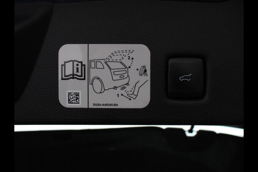 Ford Kuga 2.5 PHEV 224pk ST-Line Automaat Adaptieve cruise control Parkeersensoren Afneembare trekhaak Navigatie LED Elektrische kofferbak Verwarmde voorstoelen Climate control HUD
