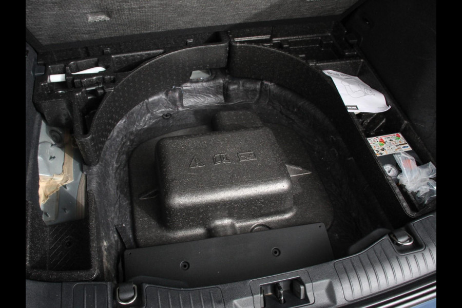 Ford Kuga 2.5 PHEV 224pk ST-Line Automaat Adaptieve cruise control Parkeersensoren Afneembare trekhaak Navigatie LED Elektrische kofferbak Verwarmde voorstoelen Climate control HUD
