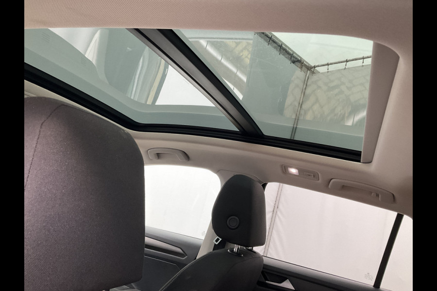 Volkswagen T-Roc 1.5 TSI Style Automaat Pano.dak Adap.Cruise Trekhaak Digitaal Vol Opties!