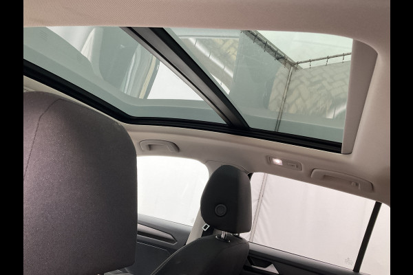 Volkswagen T-Roc 1.5 TSI Style Automaat Pano.dak Adap.Cruise Trekhaak Digitaal Vol Opties!