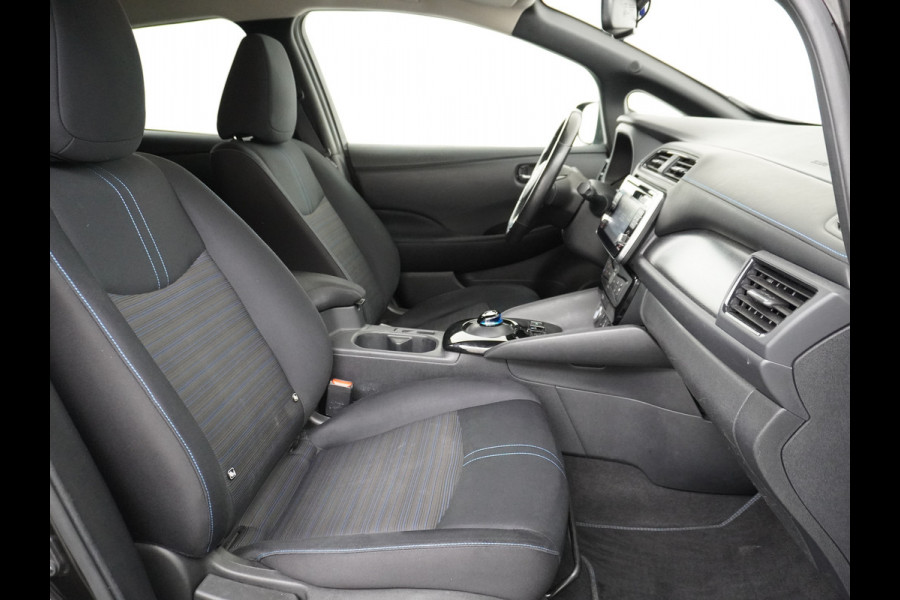Nissan Leaf 2.ZERO EDITION 40kWh Trekhaak Adaptieve Cruise Control Navi 360°Camera Apple Carplay Android Auto Stuur+Stoelverwarming Keyless Pdc Led Bluetooth DAB Dodehoek Detector Privacy Glas Rijstrooksensor met correctie Verkeersbord detectie Origineel Nederlandse Auto