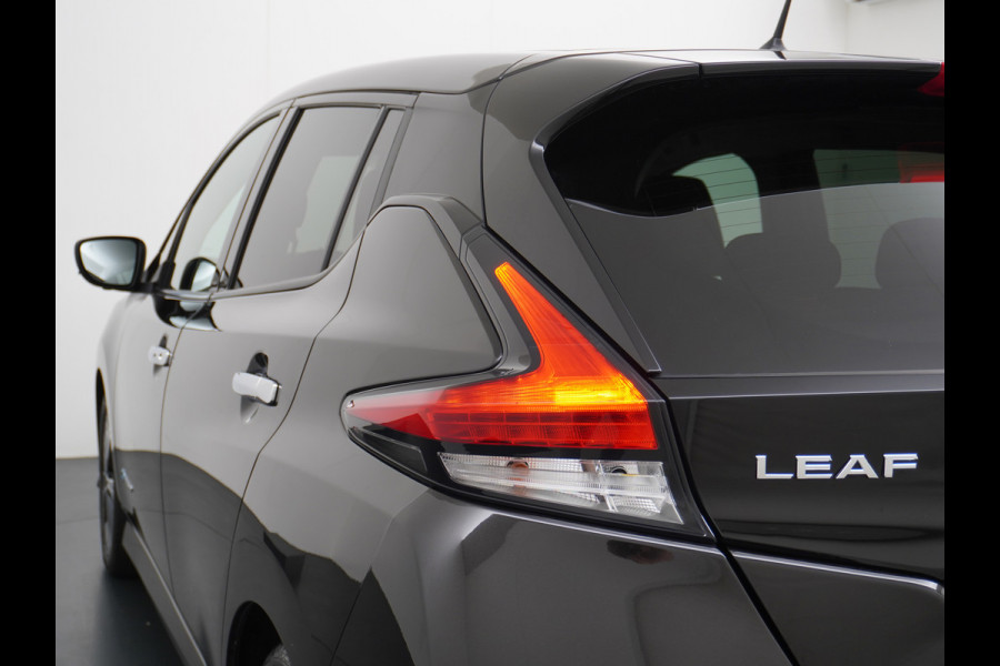 Nissan Leaf 2.ZERO EDITION 40kWh Trekhaak Adaptieve Cruise Control Navi 360°Camera Apple Carplay Android Auto Stuur+Stoelverwarming Keyless Pdc Led Bluetooth DAB Dodehoek Detector Privacy Glas Rijstrooksensor met correctie Verkeersbord detectie Origineel Nederlandse Auto