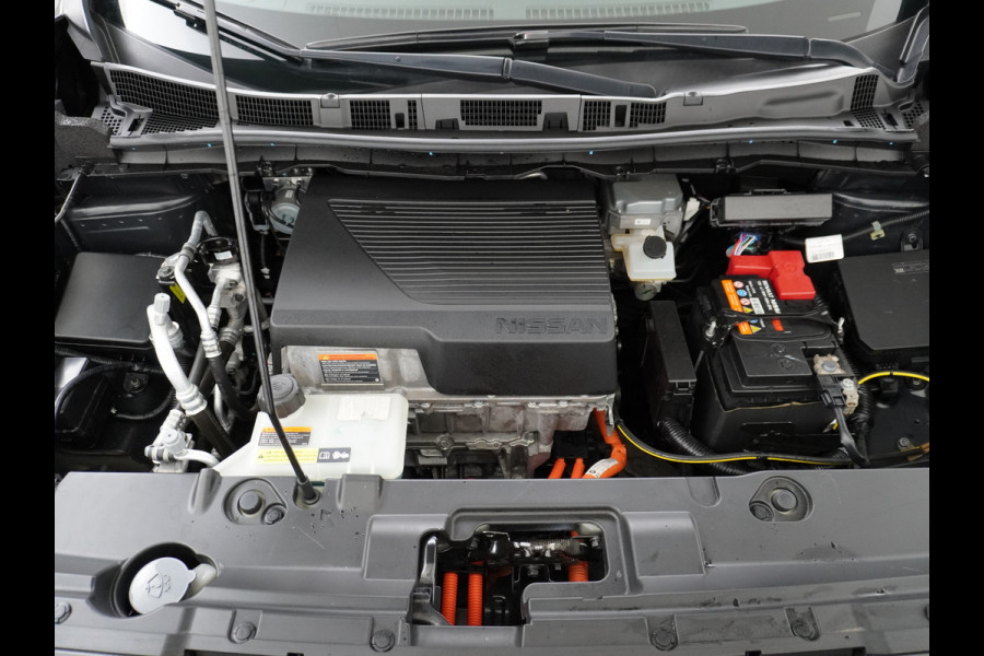 Nissan Leaf 2.ZERO EDITION 40kWh Trekhaak Adaptieve Cruise Control Navi 360°Camera Apple Carplay Android Auto Stuur+Stoelverwarming Keyless Pdc Led Bluetooth DAB Dodehoek Detector Privacy Glas Rijstrooksensor met correctie Verkeersbord detectie Origineel Nederlandse Auto
