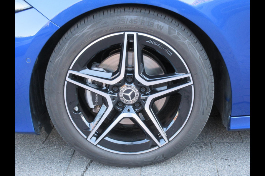Mercedes-Benz A-Klasse 200 AMG Line Sfeerverlichting Pano