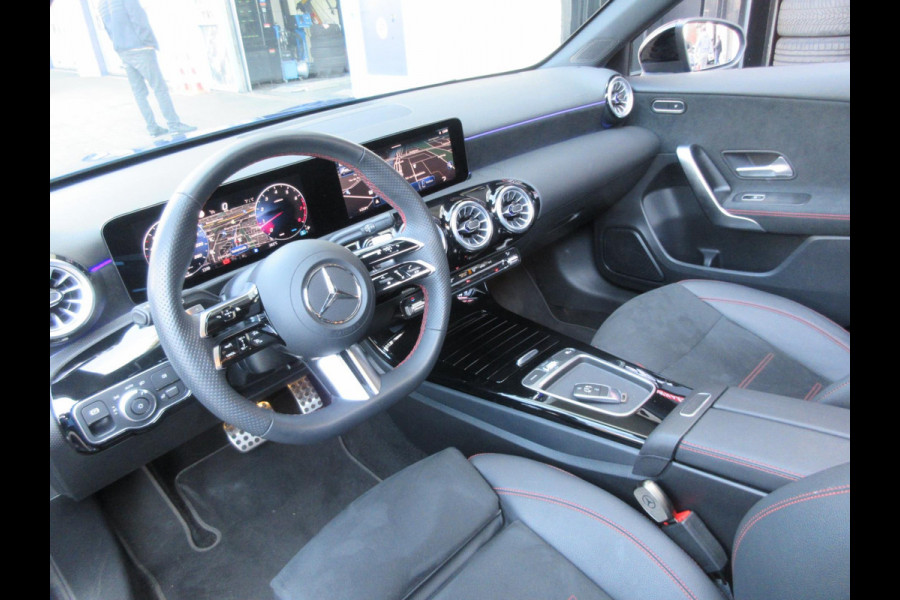 Mercedes-Benz A-Klasse 200 AMG Line Sfeerverlichting Pano