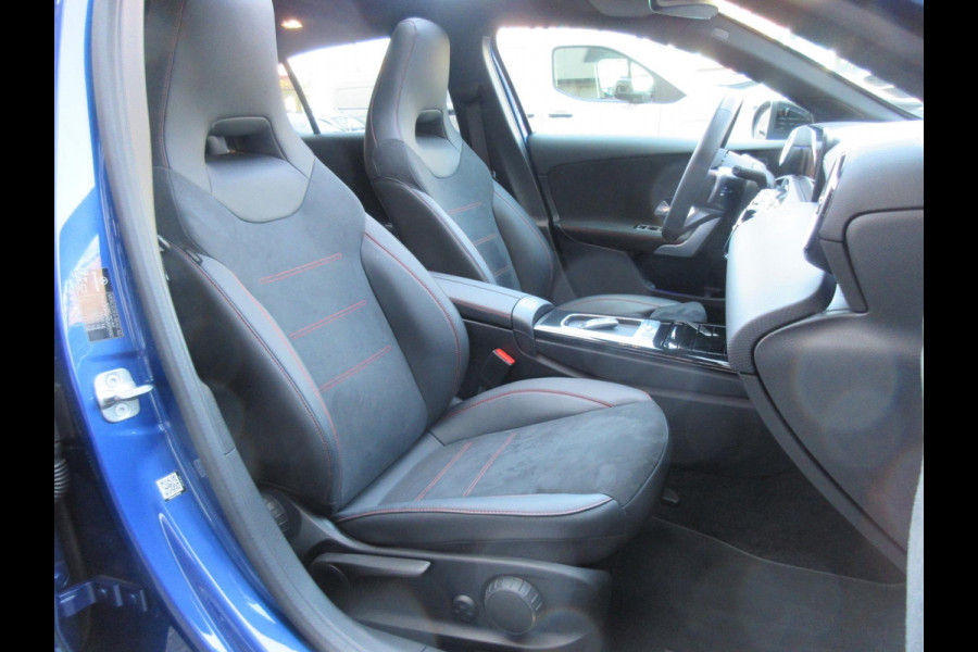 Mercedes-Benz A-Klasse 200 AMG Line Sfeerverlichting Pano