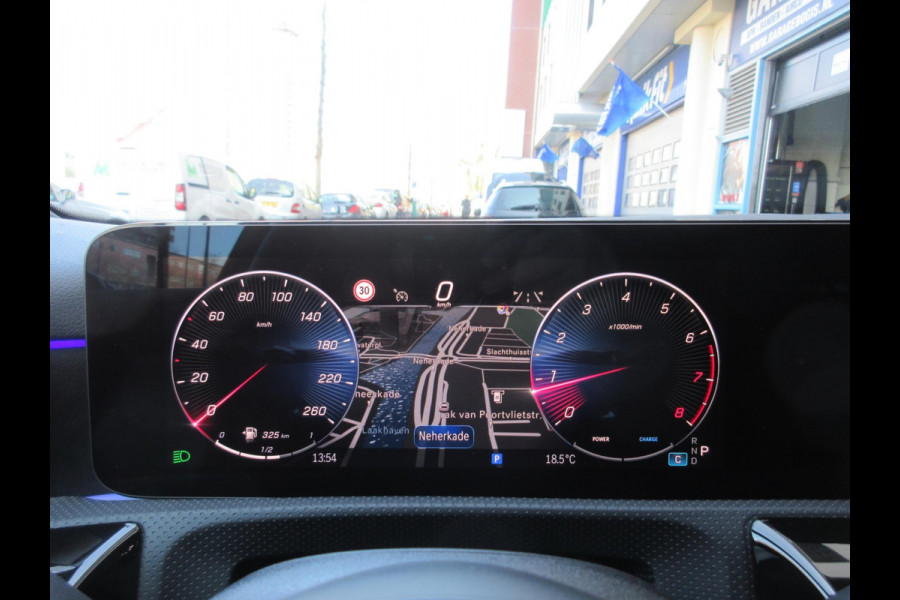 Mercedes-Benz A-Klasse 200 AMG Line Sfeerverlichting Pano