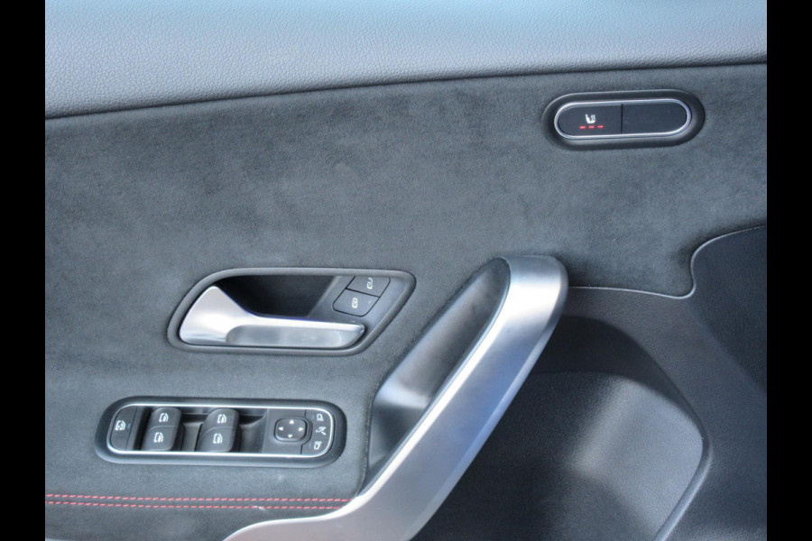 Mercedes-Benz A-Klasse 200 AMG Line Sfeerverlichting Pano