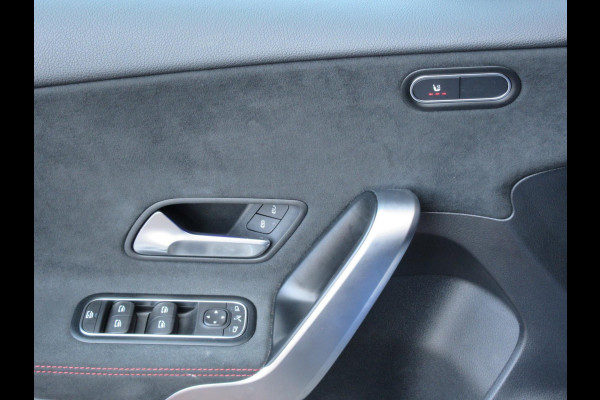 Mercedes-Benz A-Klasse 200 AMG Line Sfeerverlichting Pano