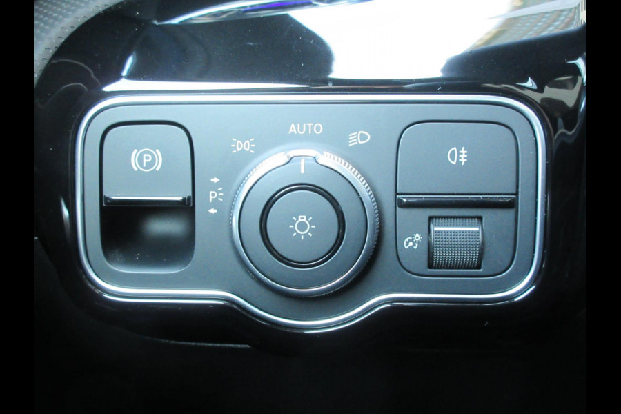 Mercedes-Benz A-Klasse 200 AMG Line Sfeerverlichting Pano