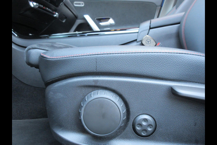 Mercedes-Benz A-Klasse 200 AMG Line Sfeerverlichting Pano