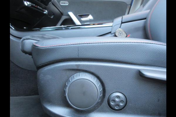 Mercedes-Benz A-Klasse 200 AMG Line Sfeerverlichting Pano