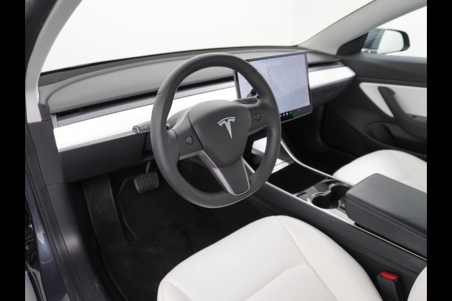 Tesla Model 3 Long Range AWD 75kWh IVOOR 463PK 18" FSD-Full Self Driving Computer Premium Audio 4wd AutoPilot Panoramadak Camera's Leer Adapti Ecc Dual-Motor Keyless Stoel+Achterbank verwarming Electr.Stoelen+Memory+Easy-Entry WiFi Origineel Nederlandse auto Grootste accu Tot 16,5kwh thuis laden. Accu/Motor Garantie tot 27-12-2027 max 192.000km