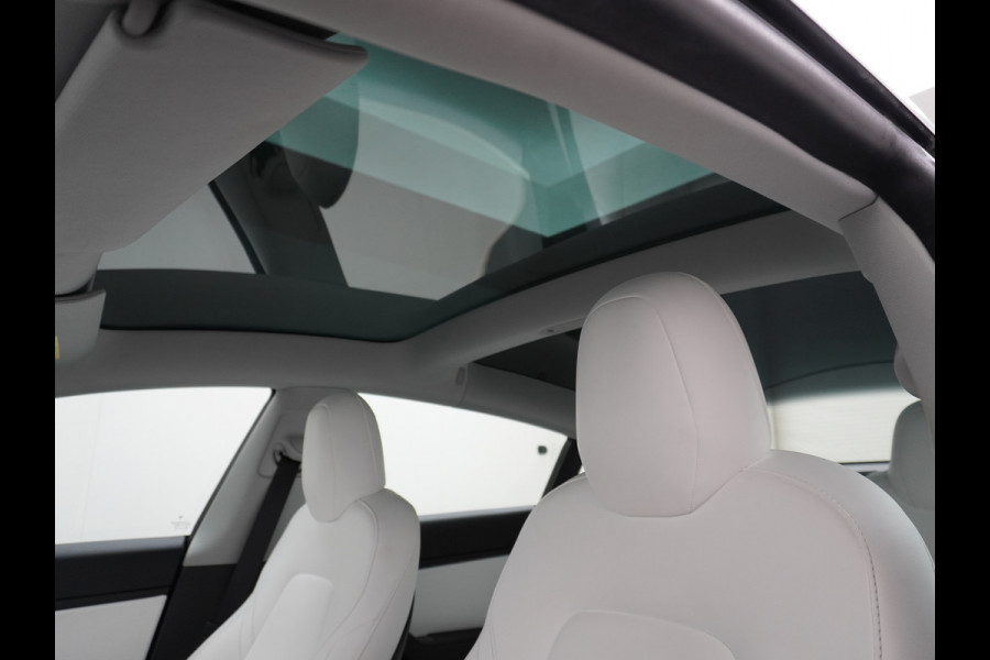 Tesla Model 3 Long Range AWD 75kWh IVOOR 463PK 18" FSD-Full Self Driving Computer Premium Audio 4wd AutoPilot Panoramadak Camera's Leer Adapti Ecc Dual-Motor Keyless Stoel+Achterbank verwarming Electr.Stoelen+Memory+Easy-Entry WiFi Origineel Nederlandse auto Grootste accu Tot 16,5kwh thuis laden. Accu/Motor Garantie tot 27-12-2027 max 192.000km