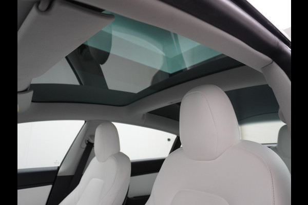 Tesla Model 3 Long Range AWD 75kWh IVOOR 463PK 18" FSD-Full Self Driving Computer Premium Audio 4wd AutoPilot Panoramadak Camera's Leer Adapti Ecc Dual-Motor Keyless Stoel+Achterbank verwarming Electr.Stoelen+Memory+Easy-Entry WiFi Origineel Nederlandse auto Grootste accu Tot 16,5kwh thuis laden. Accu/Motor Garantie tot 27-12-2027 max 192.000km