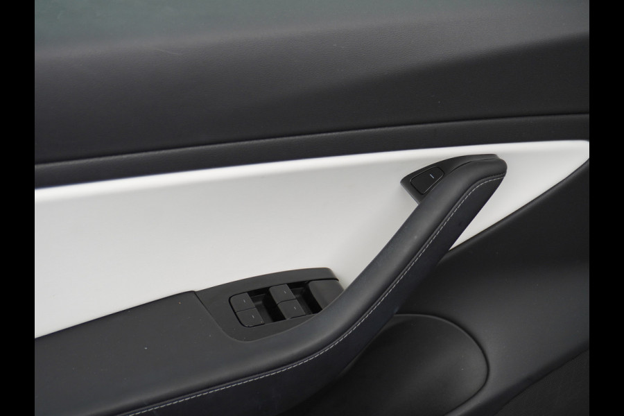Tesla Model 3 Long Range AWD 75kWh IVOOR 463PK 18" FSD-Full Self Driving Computer Premium Audio 4wd AutoPilot Panoramadak Camera's Leer Adapti Ecc Dual-Motor Keyless Stoel+Achterbank verwarming Electr.Stoelen+Memory+Easy-Entry WiFi Origineel Nederlandse auto Grootste accu Tot 16,5kwh thuis laden. Accu/Motor Garantie tot 27-12-2027 max 192.000km