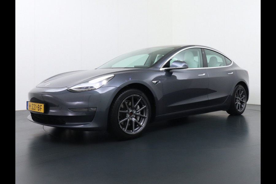 Tesla Model 3 Long Range AWD 75kWh IVOOR 463PK 18" FSD-Full Self Driving Computer Premium Audio 4wd AutoPilot Panoramadak Camera's Leer Adapti Ecc Dual-Motor Keyless Stoel+Achterbank verwarming Electr.Stoelen+Memory+Easy-Entry WiFi Origineel Nederlandse auto Grootste accu Tot 16,5kwh thuis laden. Accu/Motor Garantie tot 27-12-2027 max 192.000km