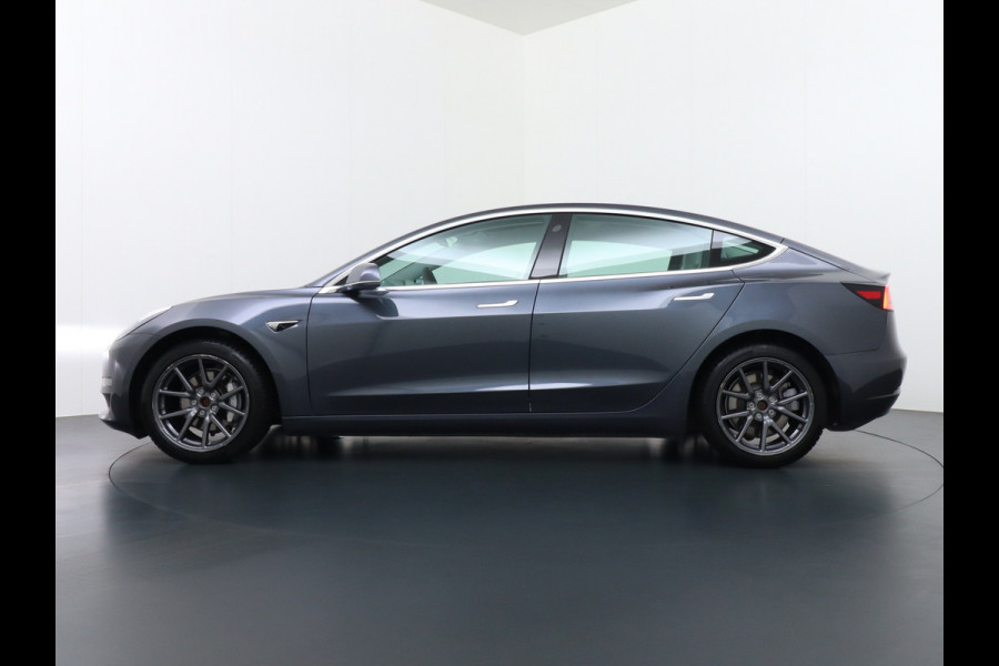 Tesla Model 3 Long Range AWD 75kWh IVOOR 463PK 18" FSD-Full Self Driving Computer Premium Audio 4wd AutoPilot Panoramadak Camera's Leer Adapti Ecc Dual-Motor Keyless Stoel+Achterbank verwarming Electr.Stoelen+Memory+Easy-Entry WiFi Origineel Nederlandse auto Grootste accu Tot 16,5kwh thuis laden. Accu/Motor Garantie tot 27-12-2027 max 192.000km