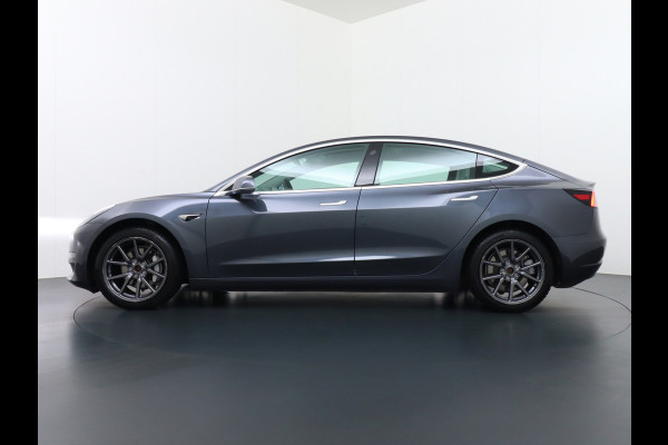 Tesla Model 3 Long Range AWD 75kWh IVOOR 463PK 18" FSD-Full Self Driving Computer Premium Audio 4wd AutoPilot Panoramadak Camera's Leer Adapti Ecc Dual-Motor Keyless Stoel+Achterbank verwarming Electr.Stoelen+Memory+Easy-Entry WiFi Origineel Nederlandse auto Grootste accu Tot 16,5kwh thuis laden. Accu/Motor Garantie tot 27-12-2027 max 192.000km