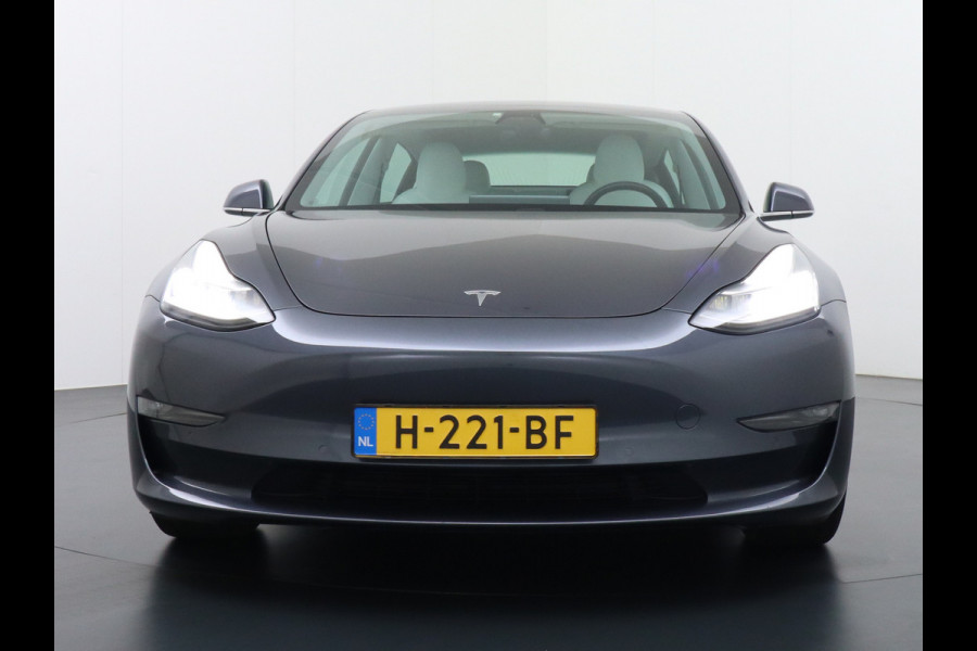 Tesla Model 3 Long Range AWD 75kWh IVOOR 463PK 18" FSD-Full Self Driving Computer Premium Audio 4wd AutoPilot Panoramadak Camera's Leer Adapti Ecc Dual-Motor Keyless Stoel+Achterbank verwarming Electr.Stoelen+Memory+Easy-Entry WiFi Origineel Nederlandse auto Grootste accu Tot 16,5kwh thuis laden. Accu/Motor Garantie tot 27-12-2027 max 192.000km
