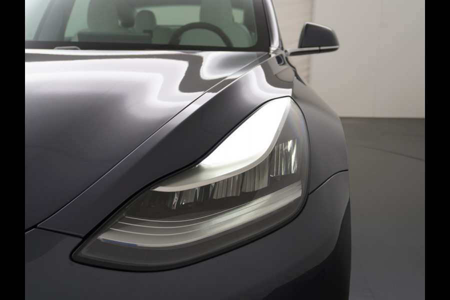 Tesla Model 3 Long Range AWD 75kWh IVOOR 463PK 18" FSD-Full Self Driving Computer Premium Audio 4wd AutoPilot Panoramadak Camera's Leer Adapti Ecc Dual-Motor Keyless Stoel+Achterbank verwarming Electr.Stoelen+Memory+Easy-Entry WiFi Origineel Nederlandse auto Grootste accu Tot 16,5kwh thuis laden. Accu/Motor Garantie tot 27-12-2027 max 192.000km