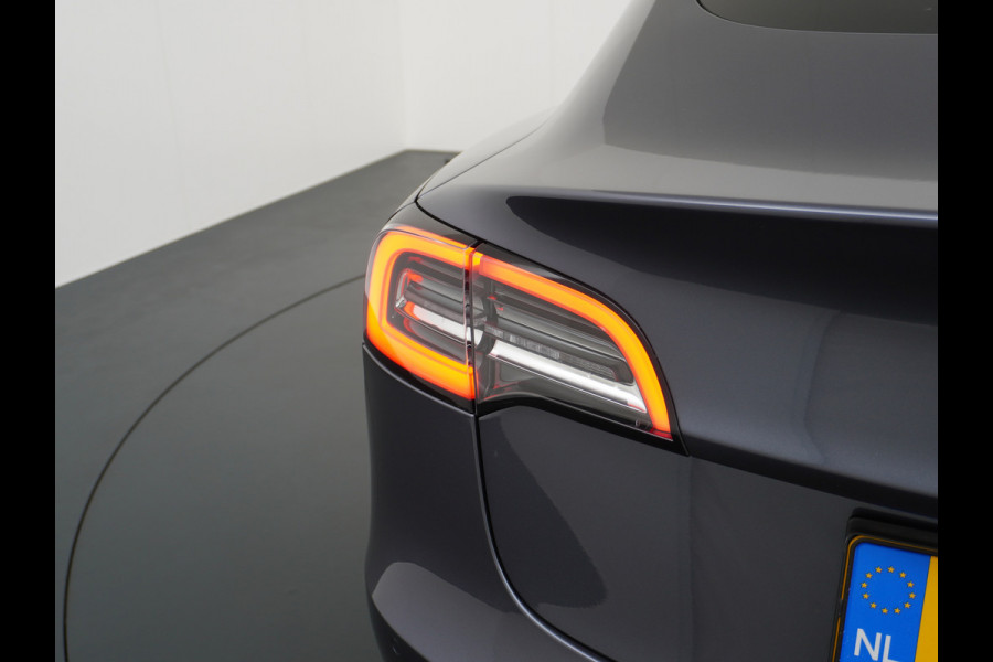 Tesla Model 3 Long Range AWD 75kWh IVOOR 463PK 18" FSD-Full Self Driving Computer Premium Audio 4wd AutoPilot Panoramadak Camera's Leer Adapti Ecc Dual-Motor Keyless Stoel+Achterbank verwarming Electr.Stoelen+Memory+Easy-Entry WiFi Origineel Nederlandse auto Grootste accu Tot 16,5kwh thuis laden. Accu/Motor Garantie tot 27-12-2027 max 192.000km