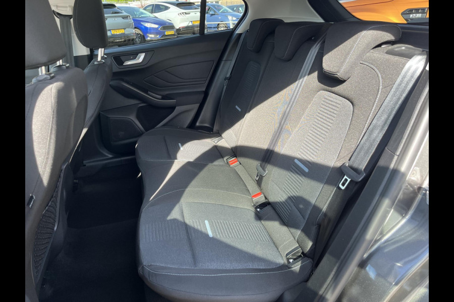 Ford Focus 1.0 EcoBoost Active | 155pk Automaat | Adaptive cruise control | Winter Pack | Dodehoeksensoren | Camera | Privacy glass