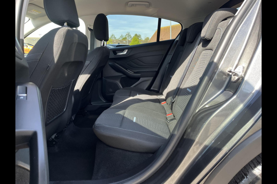 Ford Focus 1.0 EcoBoost Active | 155pk Automaat | Adaptive cruise control | Winter Pack | Dodehoeksensoren | Camera | Privacy glass